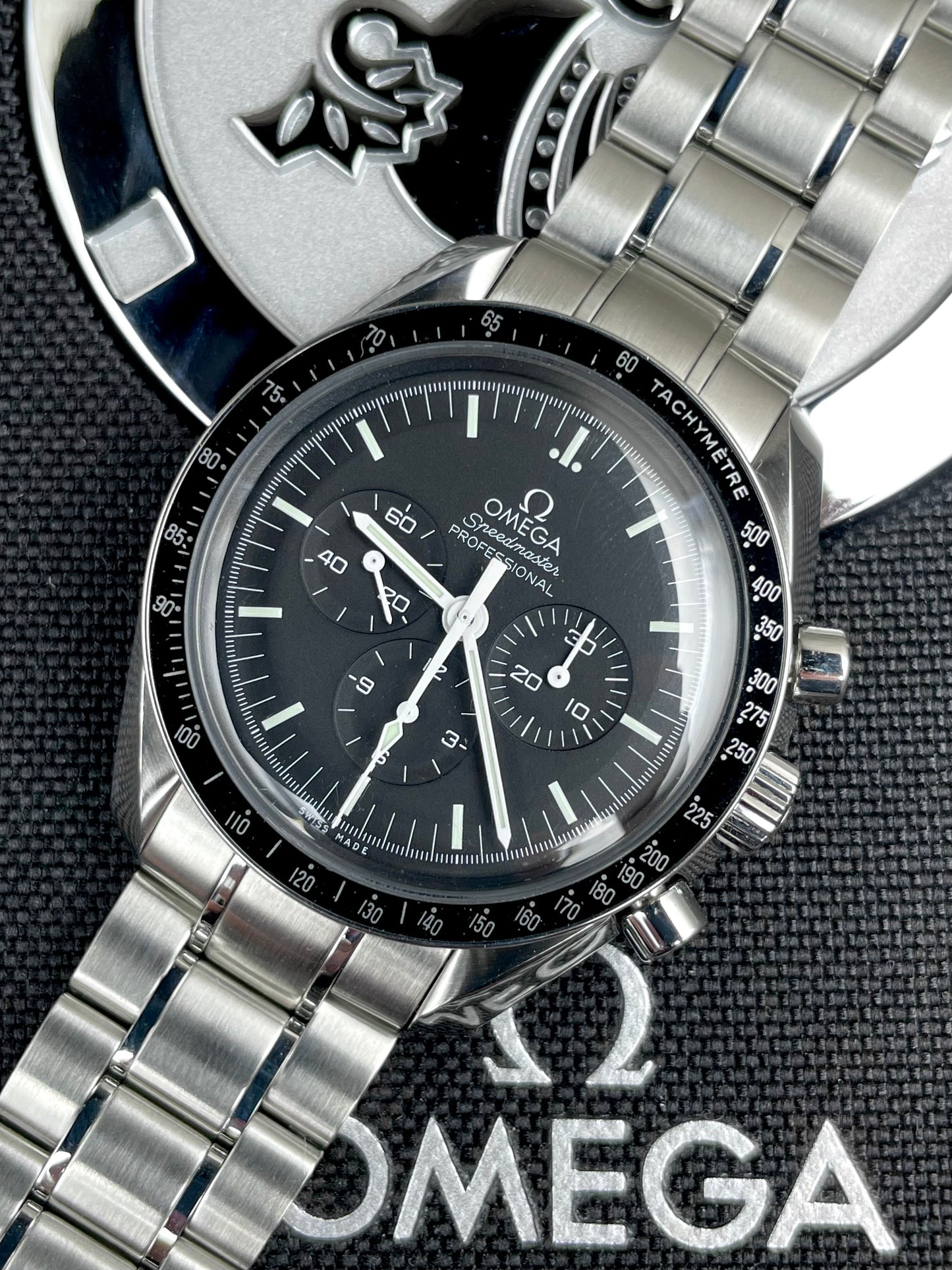 Omega Speedmaster Moonwatch Legendary Edition