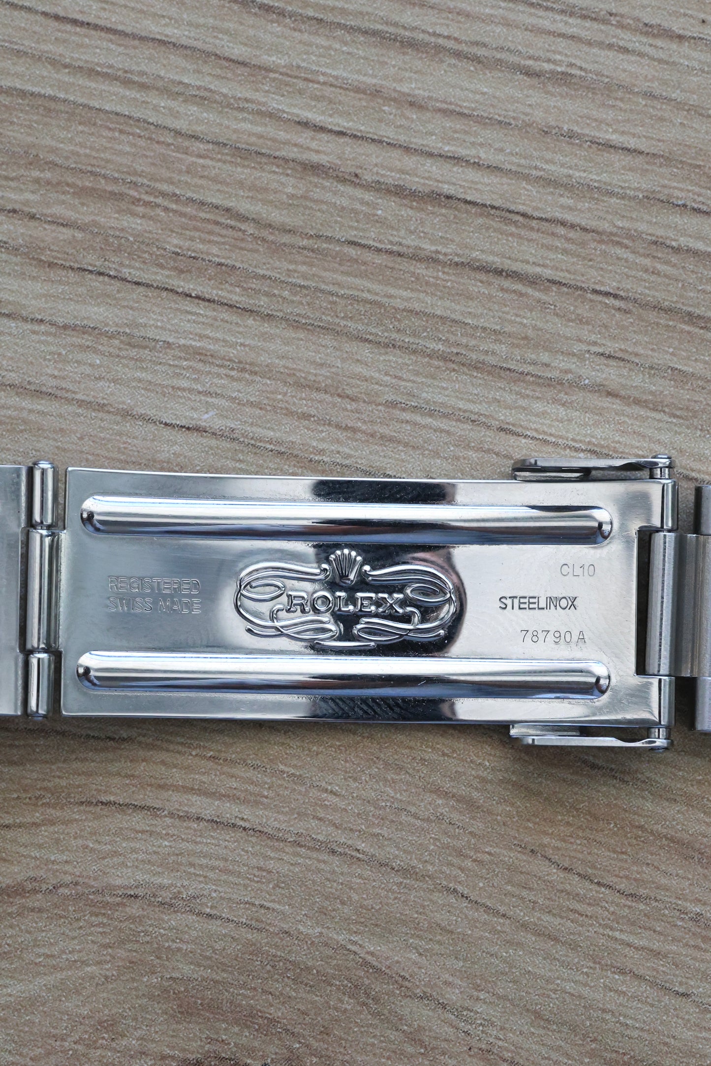 Rolex Oyster Perpetual Date 15200 | 2004